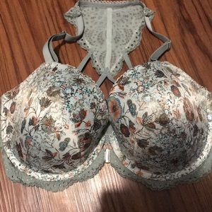 Gorgeous Victoria’s Secret lace bra